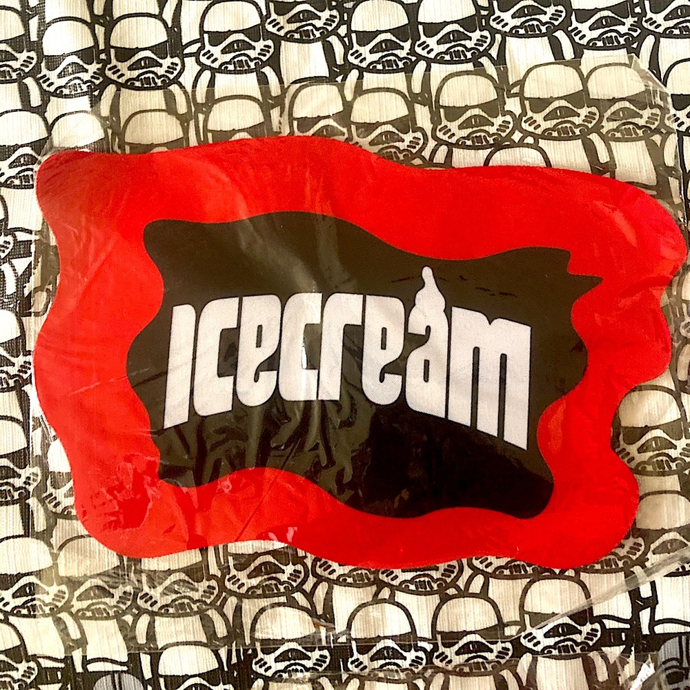 Icecream mouse pad nwt.